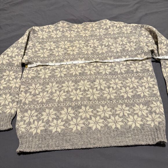 Vintage 70s Norwegian made in Norway 100% wool gray snowflake sweater size M - Picture 9 of 9